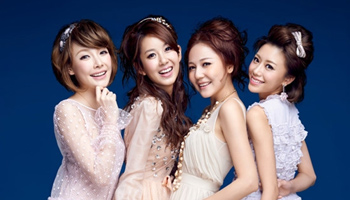 Quietly elegant girls dress in nude color to present Summer romances