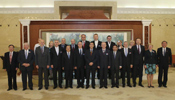 Senior Chinese lawmaker meets guests from CEE countries