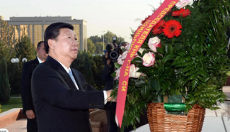 President Xi visits Monument of Independence and Humanism in Uzbekistan