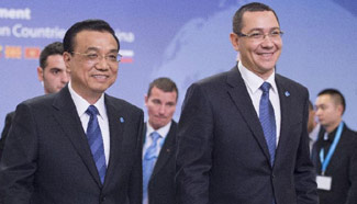 Chinese Premier Li Keqiang, Romanian counterpart attend press conference