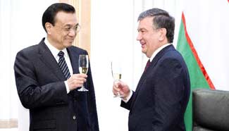 Chinese premier, Uzbek counterpart attend signing ceremony of bilateral documents