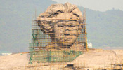 Statue cleaned to commemorate 120th anniversary of Mao's birth