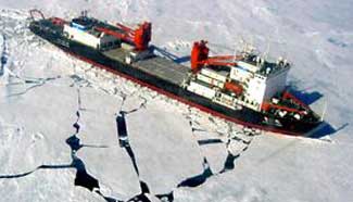 Icebreaker Xuelong trapped in Antarctic
