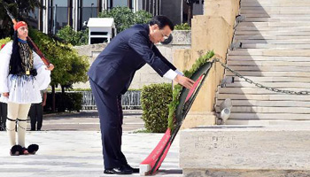Premier Li visits Monument of Unknown Soldier in Athens