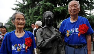 Anti-Japan War veterans visit Nanjing Massacre Memorial Hall