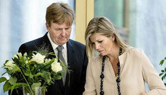 Dutch royals at airport as MH17 bodies arrive