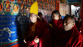 Panchen Lama attends religious ceremony to pray for victims in quake-hit Yunnan
