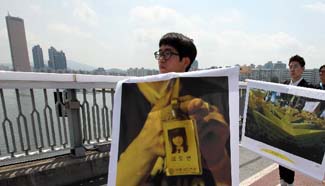 Artists pay tribute to victims of sunken ferry Sewol in Seoul