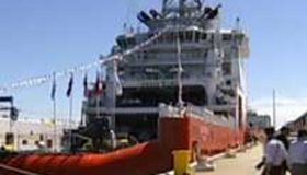 Malaysian DM tours MH370 search vessel in Australia