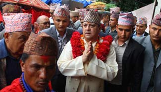 Nepal's ex-king pray for victims of earthquake in Kathmandu