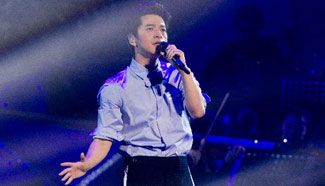 Chinese singer Li Jian holds solo concert in Beijing