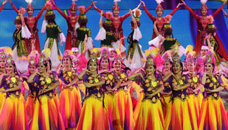 Gala celebrating 60th anniv. of autonomy of Xinjiang held in Urumqi