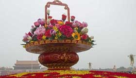 China buzz: Flower terrace displays in Tiananmen Square