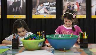 Children draw pictures for refugee children in Buenos Aires