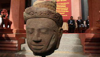 Norwegian collector returns 2 Angkor artifacts to Cambodia