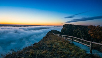 Breathtaking autumn scenery in Mt. Huashan