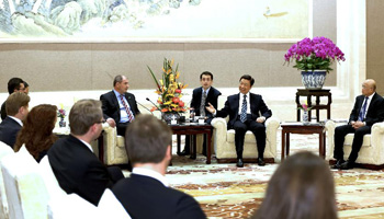 Chinese vice president meets CEE young political leaders