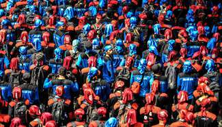 Indonesian workers rally to refuse government's regulation on wage