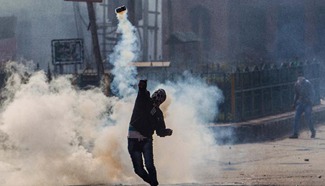 Kashmiri Muslim protesters clash with Indian police