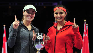 Hingis, Mirza claim title of WTA's women's doubles in Singapore