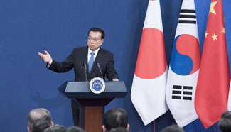 Chinese premier, Japanese PM and S. Korean president attend press conference