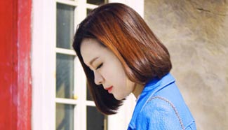 Li Ai releases new street shots