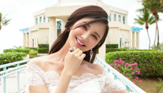Zhang Xinyi releases shots in wedding dress