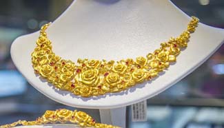Vietnam Int'l Jewelry Fair 2015 attracts crowds