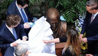 Parliamentarians attend unveiling ceremony of Kirchner's bust