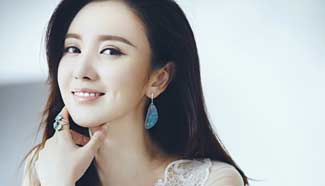 Zhang Meng releases new fashion shots