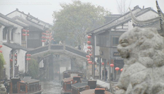 Heavy fog shrouds east China's Jiangsu Province