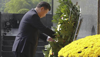 Chinese president attends wreath laying ceremony in Hanoi