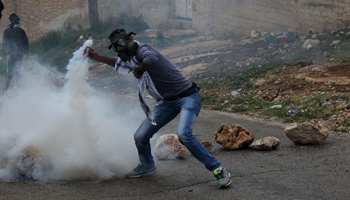 Clashes erupt between Palestinian protesters, Israeli soldiers