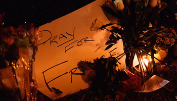 People express condolences over Paris attacks in Washington D.C.