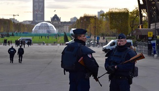 Paris strengthens security at tourism sites after terror attacks