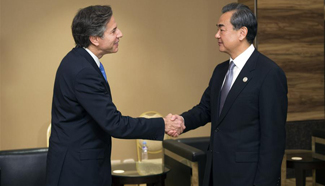 Chinese FM meets U.S. Deputy Secretary of State in Manila, the Philippines