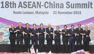 Premier Li Keqiang delivers opening remarks at the ASEAN summit