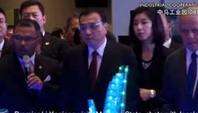 Premier Li Keqiang visits Malacca State, chats with locals