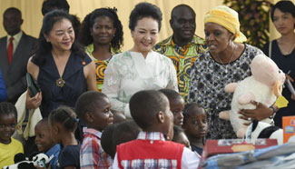 Peng Liyuan visits Grace Mugabe Children Foundation