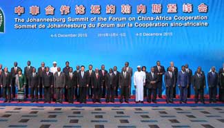 President Xi poses for group photo after opening ceremony of FOCAC summit