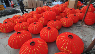 Craftsmen busy making lanterns as Spring Festival around corner
