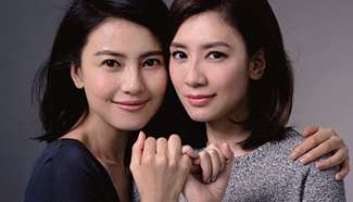 Gao Yuanyuan, Alyssa Chia pose for charity