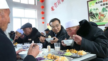 Premier urges more efforts to upgrade traditional industries