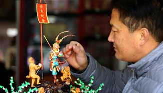 Folk artists create various artworks to celebrate Year of the Monkey