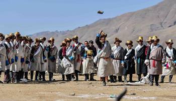 Game "hit the horn" played to mark Tibetan New Year in Lhasa