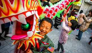 Kids experience folk Chinese cultures to mark Lantern Festival in N China