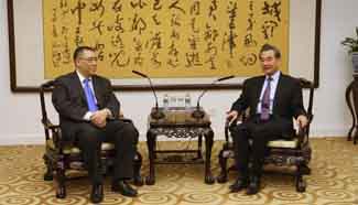 Chinese FM meets Macao's chief executive in Beijing