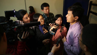 Li Yanhong receives interview after panel discussion