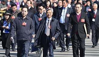 Members of 12th National Committee of CPPCC arrive for closing meeting of annual session