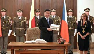 President Xi Jinping accepts key to Prague